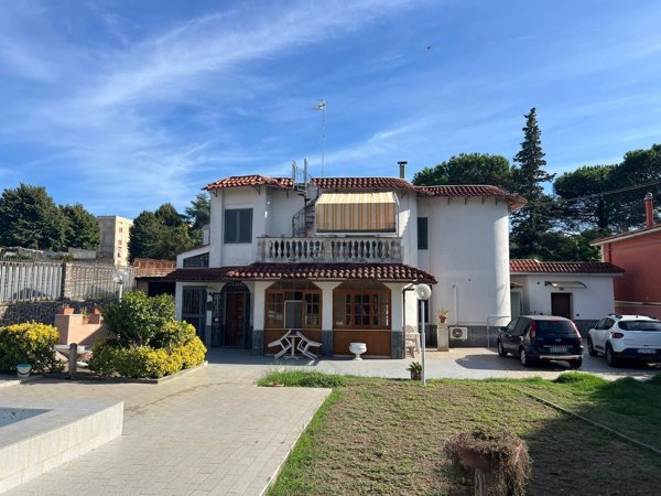 casa indipendente in vendita a Pozzuoli
