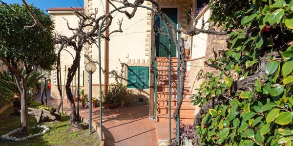 casa indipendente in vendita a Pozzuoli