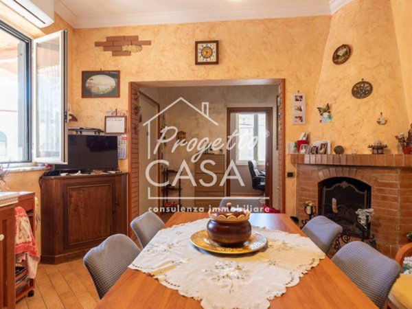 casa indipendente in vendita a Pozzuoli