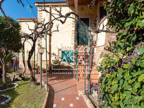 casa indipendente in vendita a Pozzuoli