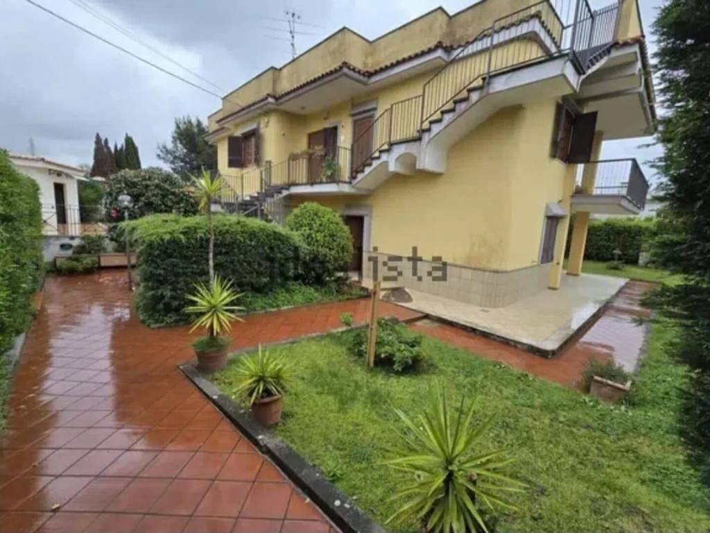 appartamento in vendita a Pozzuoli in zona Monterusciello