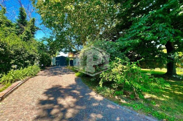 casa indipendente in vendita a Pozzuoli in zona Monterusciello