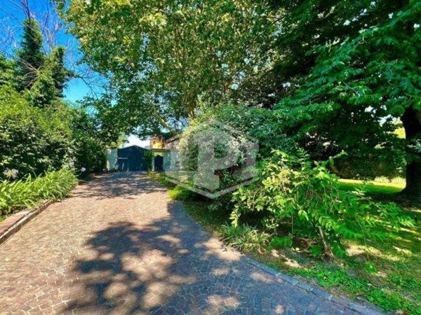casa indipendente in vendita a Pozzuoli in zona Monterusciello