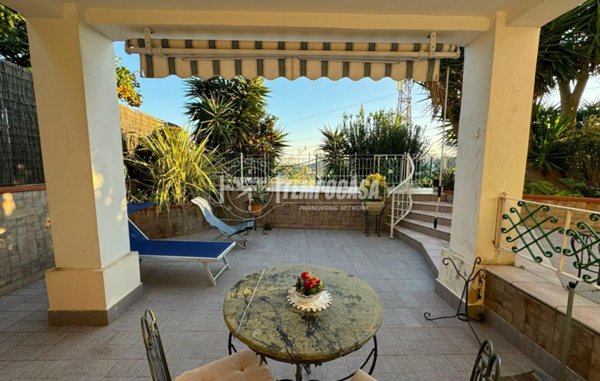 casa indipendente in vendita a Pozzuoli in zona Pisciarelli