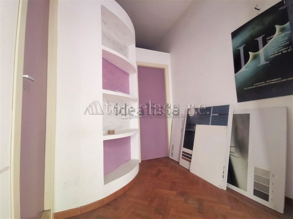 locale commerciale in vendita a Pozzuoli