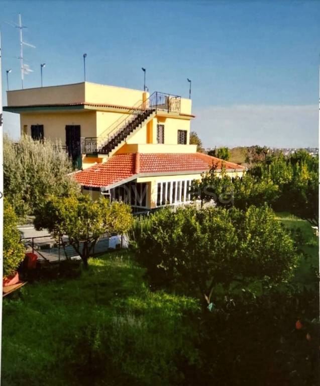 casa indipendente in vendita a Pozzuoli in zona Monterusciello