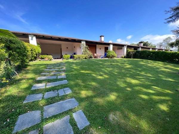 casa indipendente in vendita a Pozzuoli in zona Monterusciello