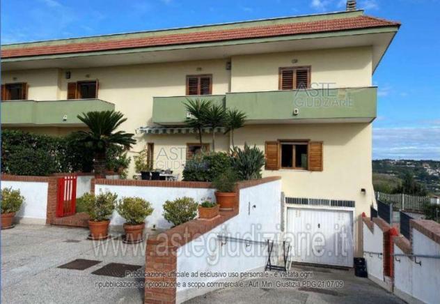 casa indipendente in vendita a Pozzuoli