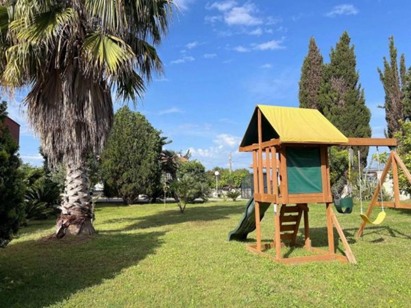 casa indipendente in vendita a Pozzuoli in zona Monterusciello