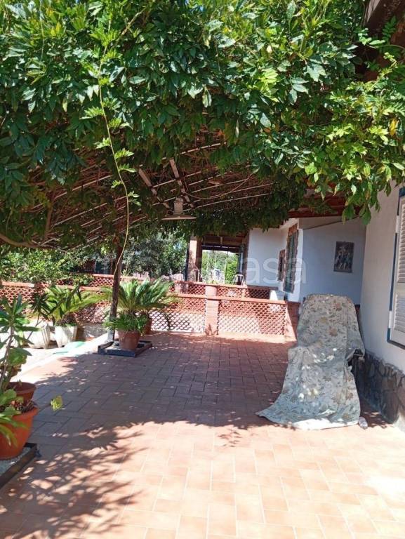 casa indipendente in vendita a Pozzuoli in zona Cuma