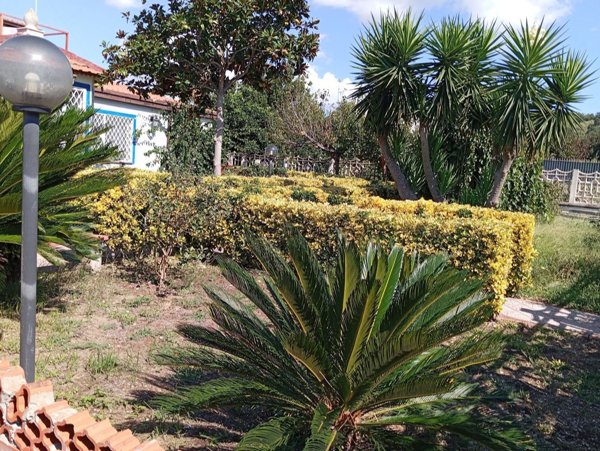 casa indipendente in vendita a Pozzuoli in zona Cuma