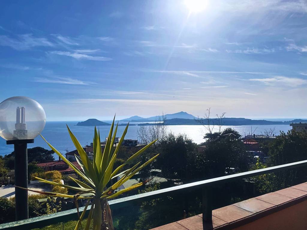 casa indipendente in vendita a Pozzuoli