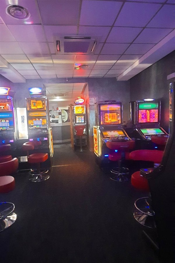 negozio in vendita a Pozzuoli