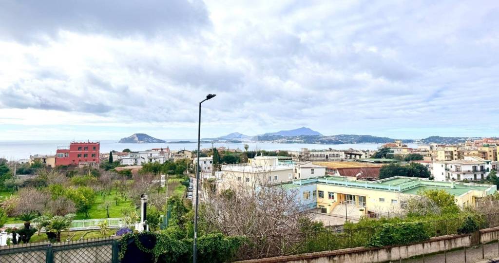 appartamento in vendita a Pozzuoli in zona Solfatara