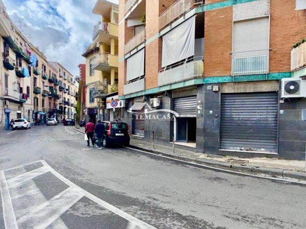 negozio in vendita a Pozzuoli