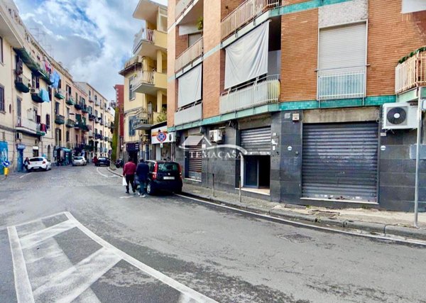 locale commerciale in vendita a Pozzuoli