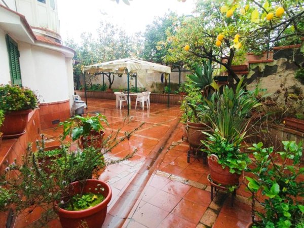 appartamento in vendita a Pozzuoli in zona Lucrino