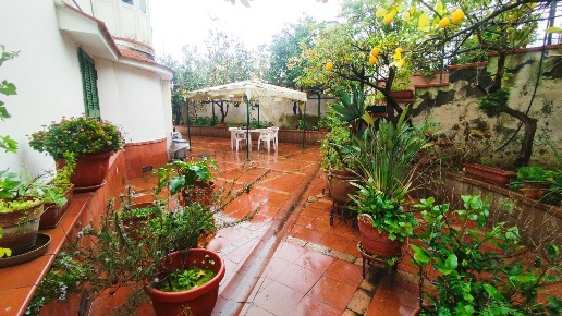 appartamento in vendita a Pozzuoli in zona Lucrino