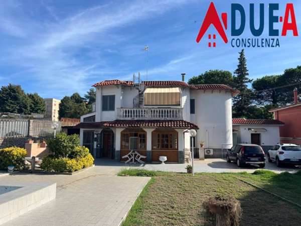 casa indipendente in vendita a Pozzuoli in zona Monterusciello
