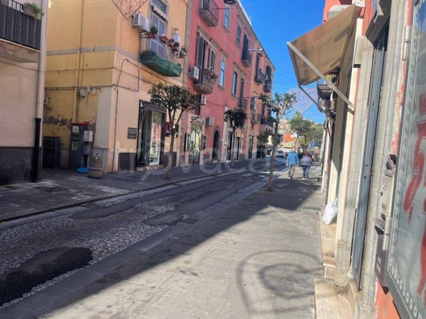 negozio in vendita a Pozzuoli