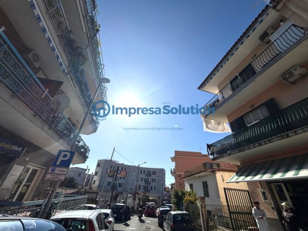 ufficio in vendita a Pozzuoli in zona Lucrino