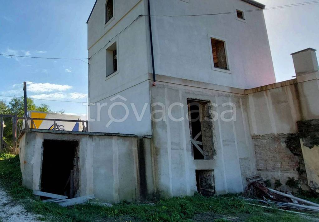 negozio in vendita a Pozzuoli