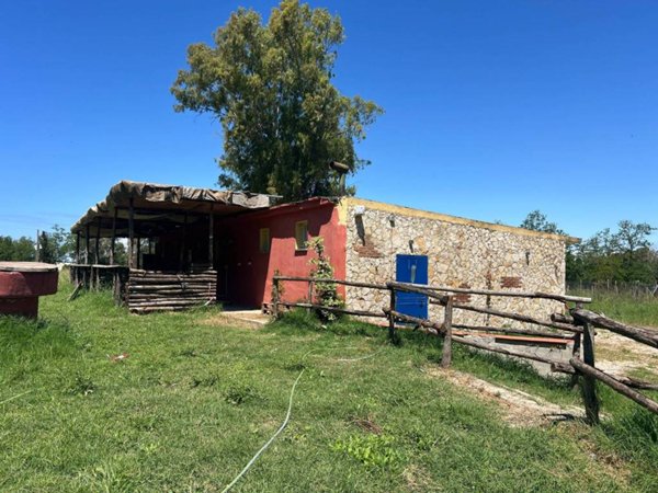 negozio in vendita a Pozzuoli