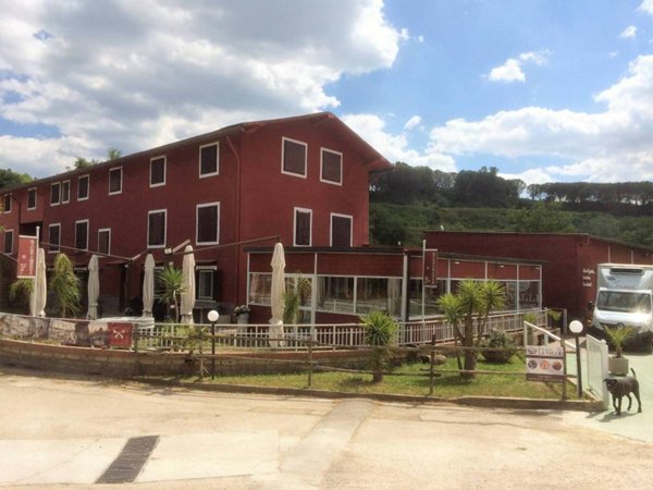 intera palazzina in vendita a Pozzuoli