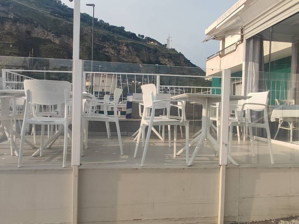 negozio in vendita a Pozzuoli