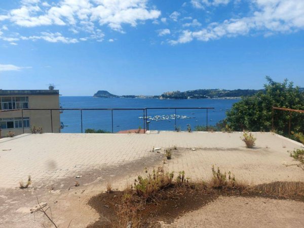 casa indipendente in vendita a Pozzuoli in zona Arco Felice