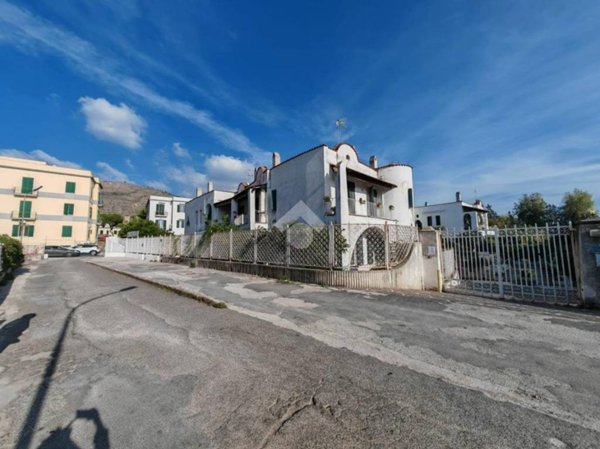 appartamento in vendita a Pozzuoli in zona Arco Felice