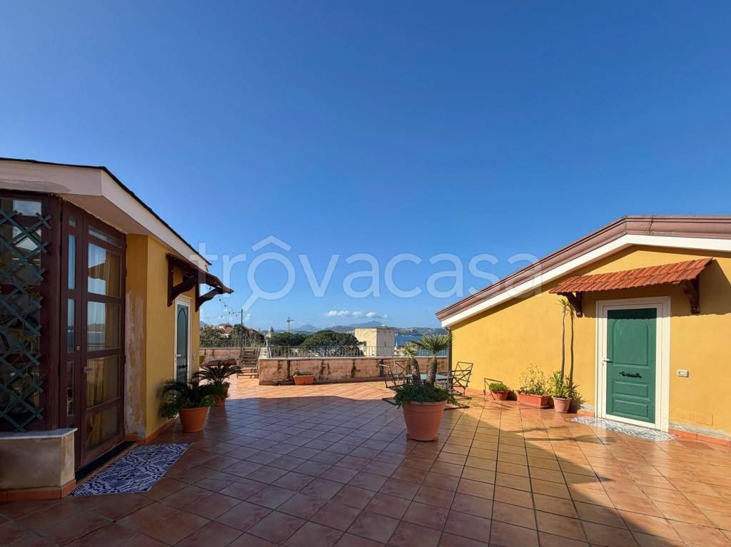 appartamento in vendita a Pozzuoli