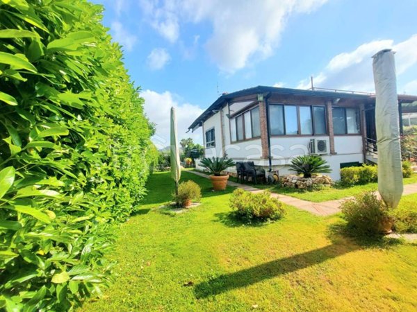 casa indipendente in vendita a Pozzuoli