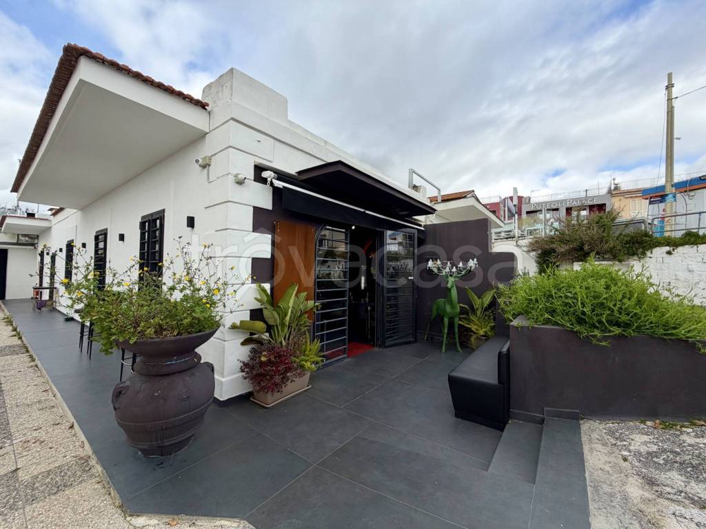 negozio in vendita a Pozzuoli in zona Arco Felice