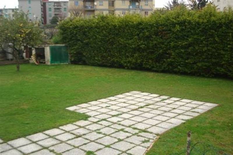 casa indipendente in vendita a Pozzuoli in zona Monterusciello