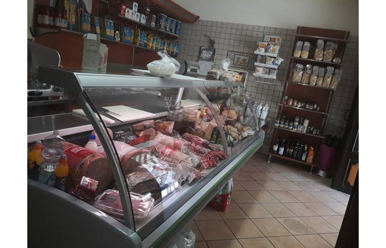 negozio in vendita a Pozzuoli