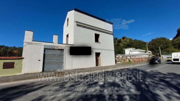 locale commerciale in vendita a Pozzuoli