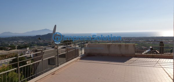 casa indipendente in vendita a Pozzuoli in zona Cuma