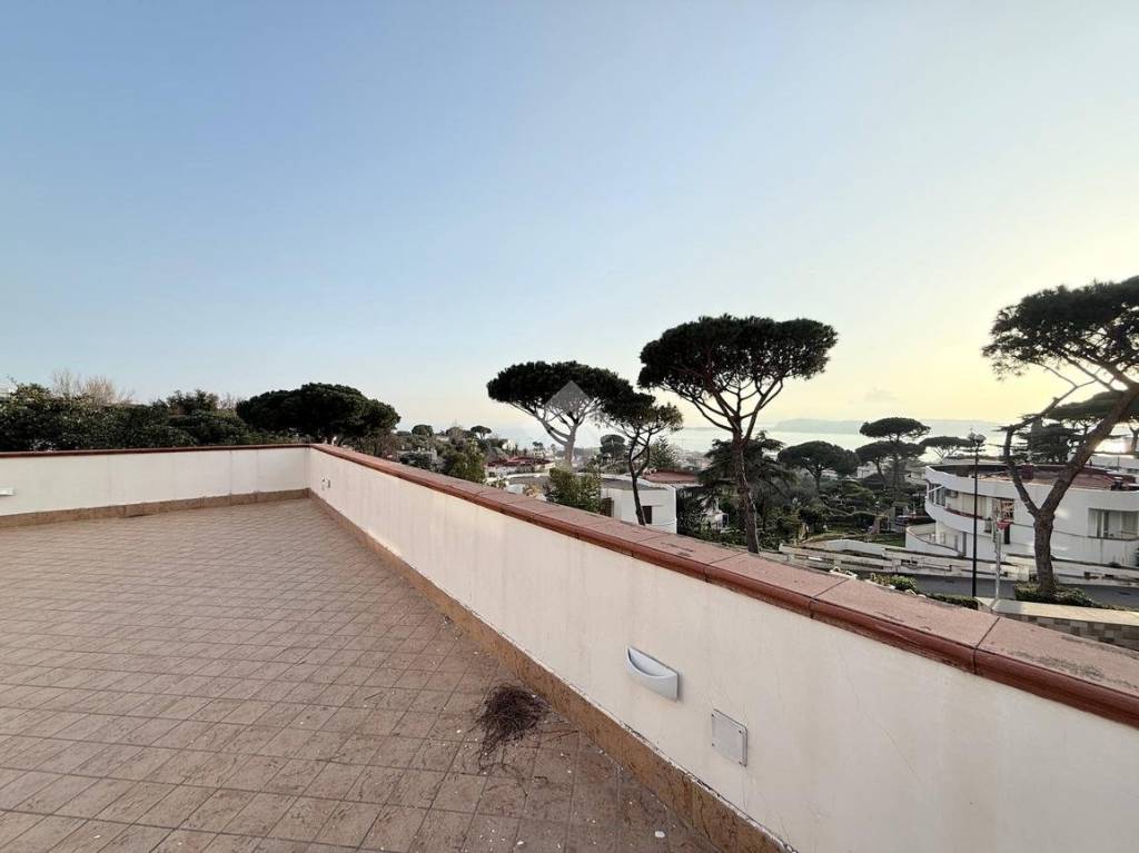 casa indipendente in vendita a Pozzuoli in zona Cuma
