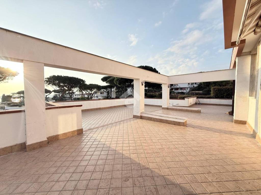 casa indipendente in vendita a Pozzuoli