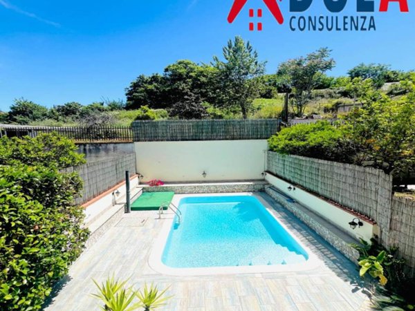 casa indipendente in vendita a Pozzuoli in zona Monterusciello