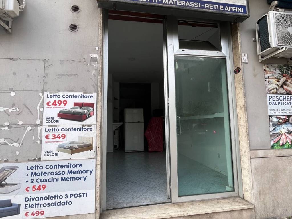 negozio in vendita a Pozzuoli