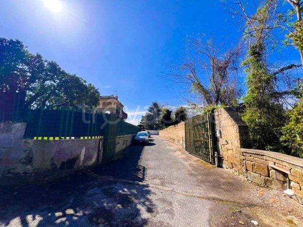 casa indipendente in vendita a Pozzuoli in zona Monterusciello