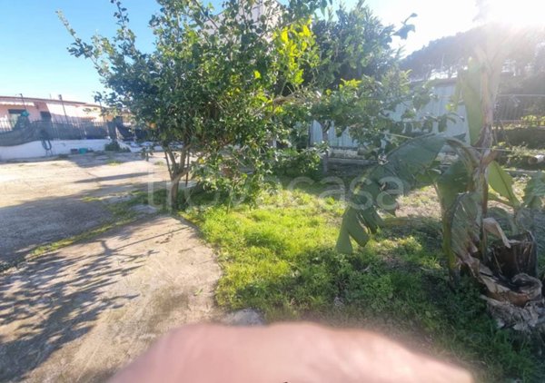 casa indipendente in vendita a Pozzuoli in zona Monterusciello