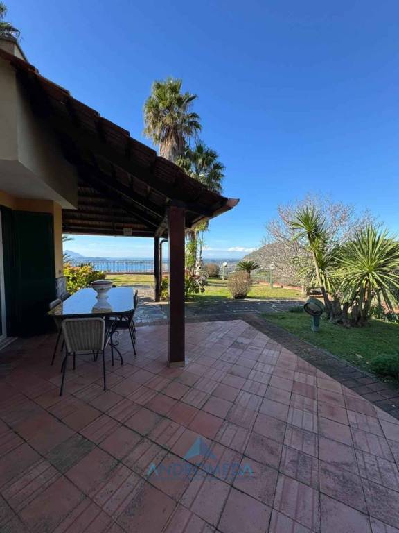 casa indipendente in vendita a Pozzuoli