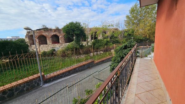 pentavano in vendita a Pozzuoli in zona Solfatara