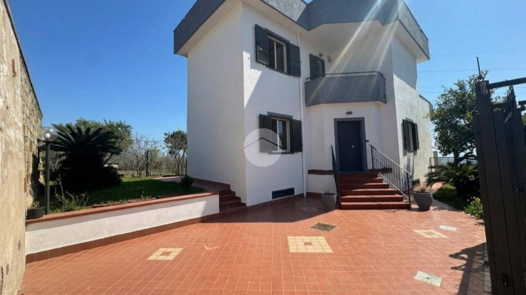 casa indipendente in vendita a Pozzuoli in zona Arco Felice