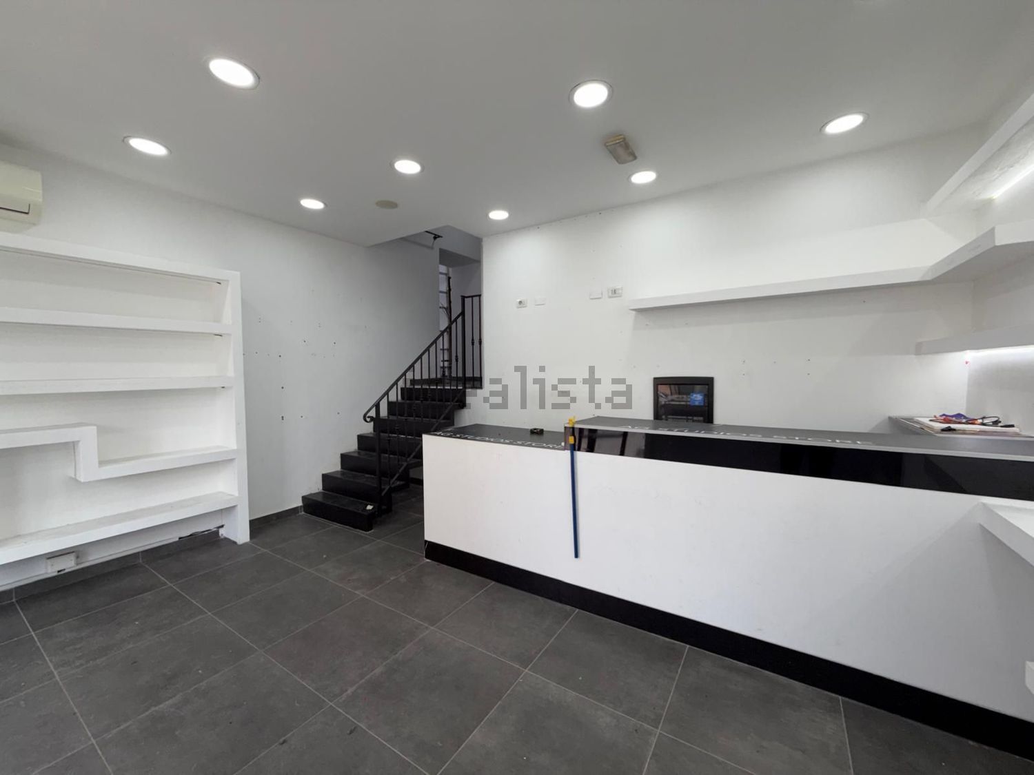 negozio in vendita a Pozzuoli