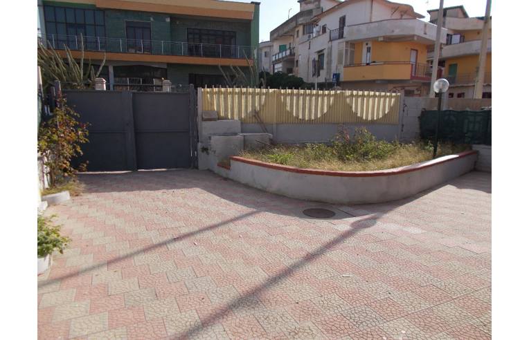 casa indipendente in vendita a Pozzuoli in zona Licola Lido