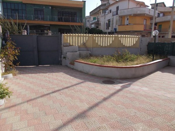 casa indipendente in vendita a Pozzuoli in zona Licola Lido